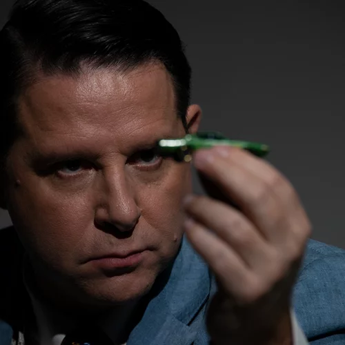 Δημήτρης Μυλωνάς: "Το θέατρο έβγαλε τα μάτια του, σαν άλλος Οιδίποδας, και είδε"