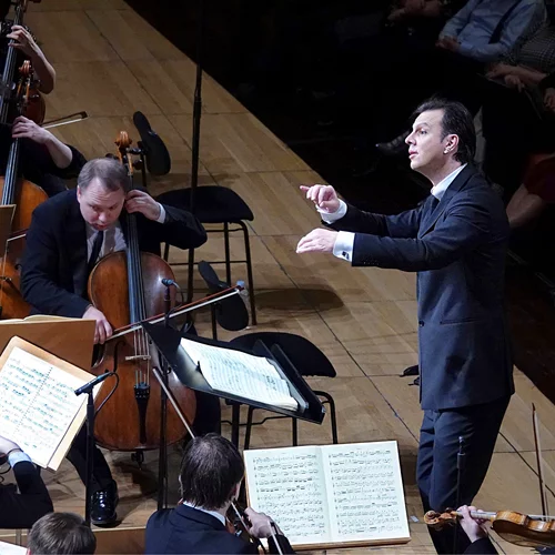 Συναρπαστικές, πλην διαφορετικές αναγνώσεις από Κουρεντζή και Κύτσον της εμβληματικής 9ης Συμφωνίας του Μπετόβεν