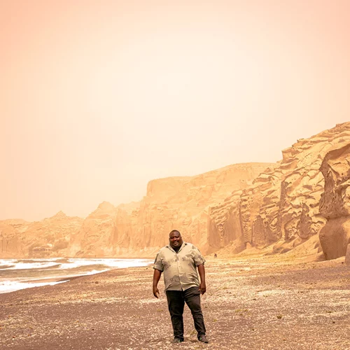 Ο Ζερόμ Καλούτα επισκέπτεται τη μαγευτική Σαντορίνη