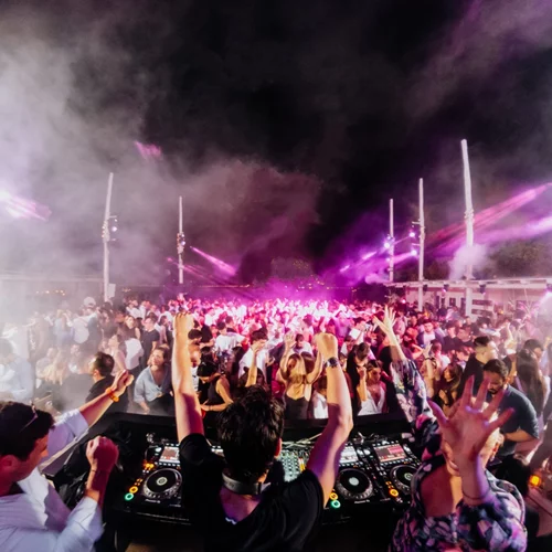 Ο Αλέξανδρος Χριστόπουλος επιστρέφει στο "Island"