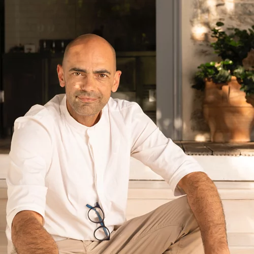 Κωνσταντίνος Μπουραντάς: ο επίμονος μάγειρας και ο avant garde κήπος του στη Σύρο