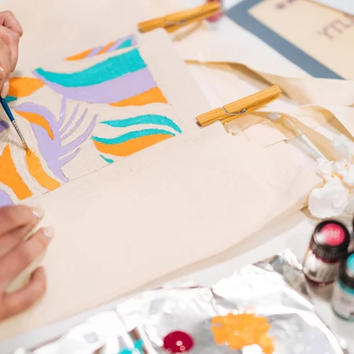 Το "Πανελλήνιο" και η ζωγραφική γίνονται ένα σε ένα workshop εμπνευσμένο από τα 60’s