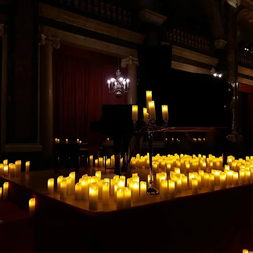 Candlelight Concerts: Πώς είναι η εμπειρία στις λουσμένες από το φως των κεριών συναυλίες;