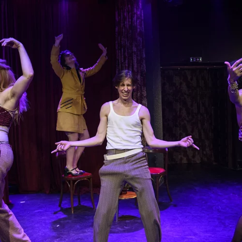 Τελευταίες παραστάσεις για τα "Μπλε καστόρινα παπούτσια"