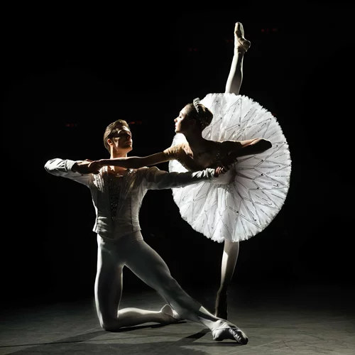 Τα Μπαλέτα Μπολσόι και η Σβετλάνα Ζαχάροβα χορεύουν στο ρυθμό των "Jewels" στο Μέγαρο Μουσικής