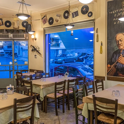 Στάση Μετρό Μανιάτικα: κρεατοφαγία επικών διατάσεων στο "Στέκι του Γίγαντα"