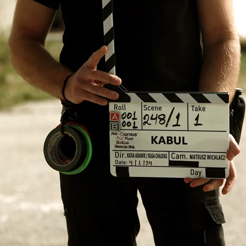 "Kabul": Η νέα δραματική σειρά σε συμπαραγωγή COSMOTE TV, με φόντο μια "πειραγμένη" Αθήνα