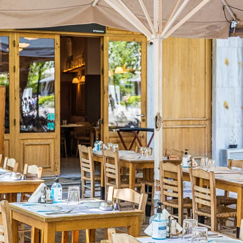 Το "Μπαρμπουνάκι διά χειρός Παπαϊωάννου" κολυμπάει νόστιμα στη Μητροπόλεως