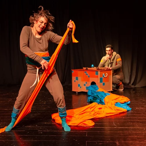 "... και βγαίνω": Η παράσταση που μαγεύει για τρίτη συνεχόμενη χρονιά τους θεατές από μόλις δέκα μηνών