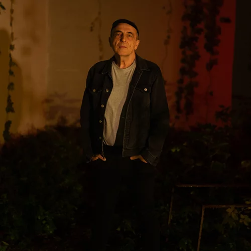 Ο Γιώργος Καρράς αποκαλύπτει "Τα Υλικά Της Χαράς" στο "Piraeus Club"