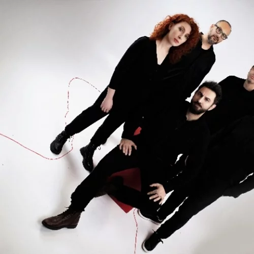 "Mama… Don’t Cry In Silence" των Groove Therapist στη μνήμη των θυμάτων του τραγικού δυστυχήματος στα Τέμπη