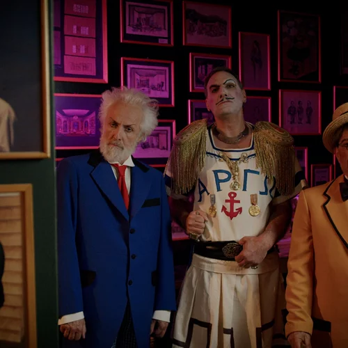 Φινάλε για την παράσταση "Ακούω ήχον κώδωνος"