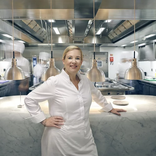 Hélène Darozze: Τολμηρή φεμινίστρια Μπάρμπι αλλά και η καλύτερη 6άστερη σεφ στον κόσμο