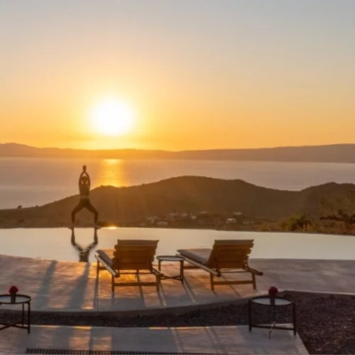 Deep Blue Retreat: Μία εβδομάδα καταδύσεων και γιόγκα από το Zen Rocks Mani