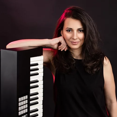 Η Μαρία Κοτρότσου στο Γυάλινο Μουσικό Θέατρο