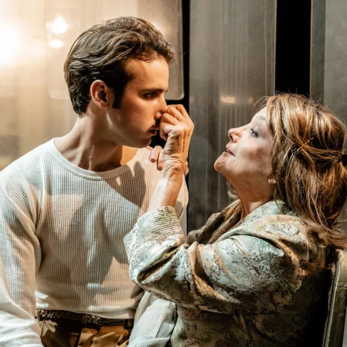 Έξι θεατρικές παραστάσεις που επαναλαμβάνονται και αξίζουν