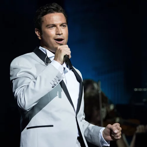 Οι Μάριος Φραγκούλης, Deborah Myers και Νίκος Σπανάτης ερμηνεύουν τα εμβληματικά "Carmina Burana"