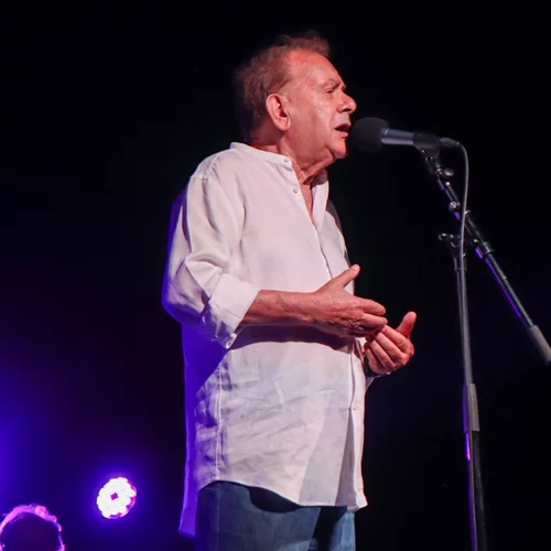 Ο Μανώλης Μητσιάς και η Χριστίνα Μπελμέζου τραγουδάνε στην Εύβοια