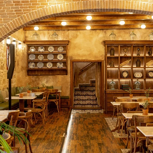 "Ανεφάνη": Χριστουγεννιάτικες πενιές και παρεΐστικοι μεζέδες στην Πλάκα