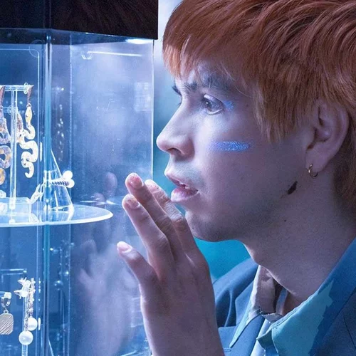 "Fantasmas": Η Έμα Στόουν στη νέα σειρά του ΗΒΟ με την υπογραφή του Χούλιο Τόρες