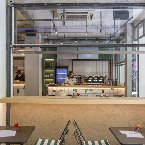 Το Broken Tiles είναι το νέο χιτ της Σοφοκλέους