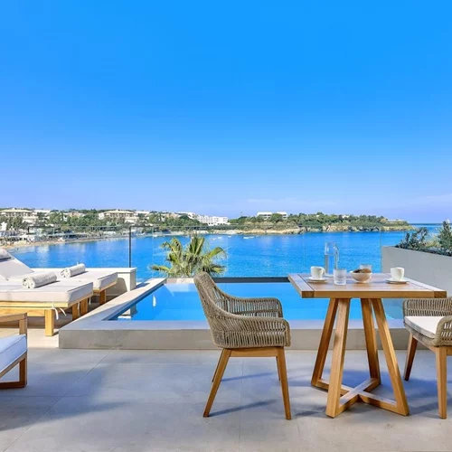 Castello Infinity Suites: Μία φθινοπωρινή απόδραση στο απέραντο γαλάζιο