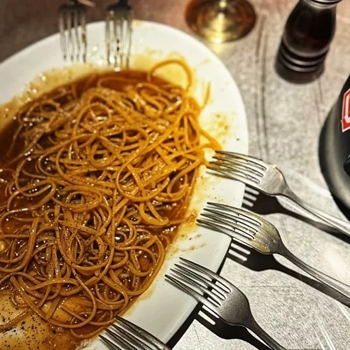 Μακαρονάδες χωρίς πολλά πολλά