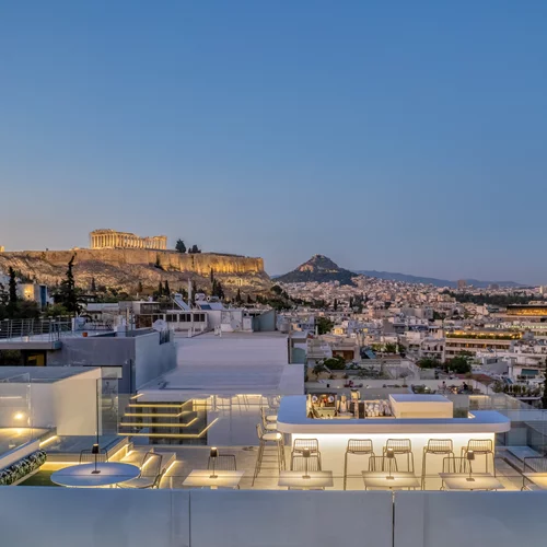 Neoma Sky Restaurant & Bar: Δείπνο και κοκτέιλ με θέα