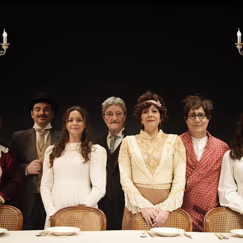 "Το επάγγελμα της μητρός μου": Ξανά στη Στοά η παράσταση του Θανάση Παπαγεωργίου