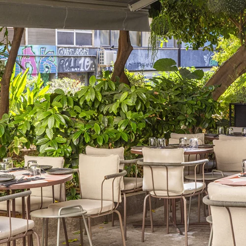 Video walkthrough: Η Ναταλία Δραγούμη μάς συστήνει το εκλεκτικό "Yphes"