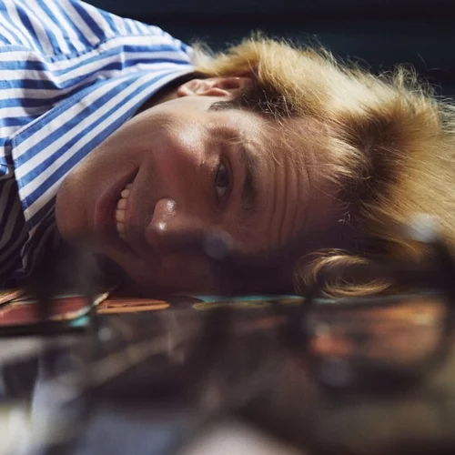 Ο Μάνος Καρατζογιάννης "συναντιέται" με τη Νάνα Μούσχουρη