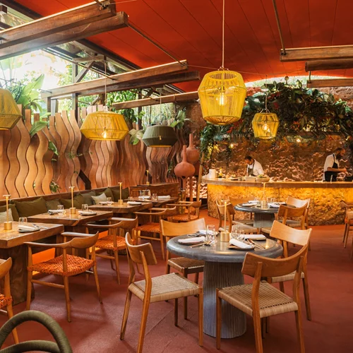 Το "Nikkei Floresta" κρατά ζωντανό το καλοκαίρι στο Κολωνάκι