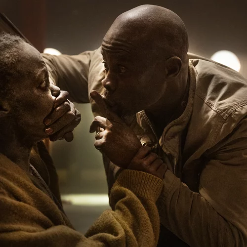 Ο Ντζιμόν Χούνσου παρουσιάζει αποκλειστικά στο "α" το ανατριχιαστικό "Ένα Ήσυχο Μέρος: Μέρα Πρώτη"