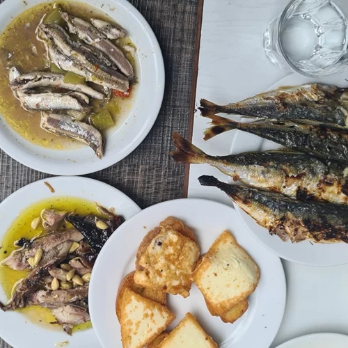 Στα τσιπουράδικα του Βόλου: insider μυστικά από την Ελένη Ψυχούλη στην πόλη της Σαρακοστής