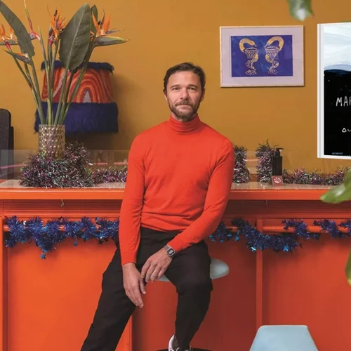 Ο Χρήστος Πασσαλής τελικά κατάφερε να διαβάσει το "Δυσφορεί η νύχτα", αυτό το "δύσκολο, βίαιο και σκοτεινό" βιβλίο