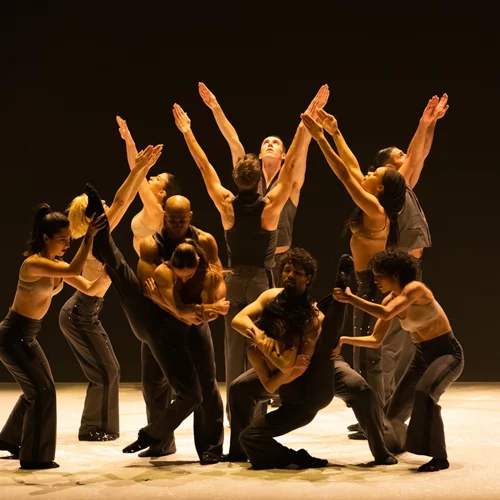 Η ομάδα Ballets Jazz Montréal (BJM) παρουσιάζει για πρώτη φορά στην Ελλάδα την παράσταση "Dance me"