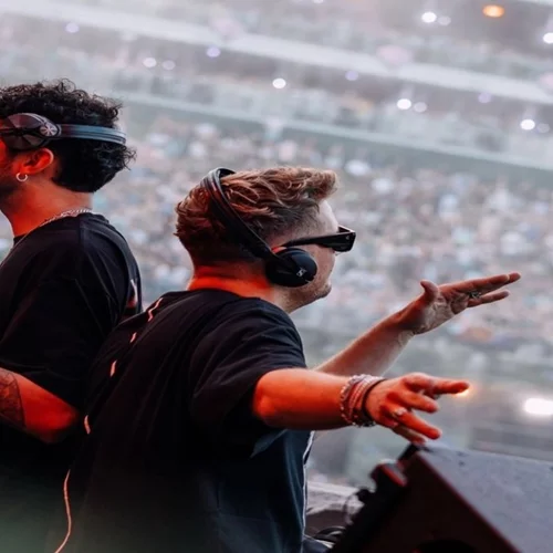 Γιατί όλοι ψάχνουν ένα εισιτήριο για το 'X' show των Adriatique, στα Λατομεία του Διονύσου;