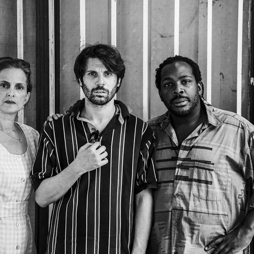 "Στέλιος Κασόνγκο": Αληθινές ιστορίες ρατσισμού στο θέατρο