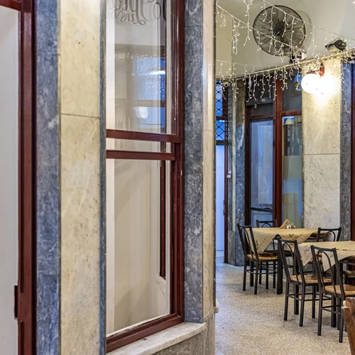 Θαλασσινές γεύσεις και παρεΐστικη ατμόσφαιρα σε ένα από τα μυστικά του κέντρου