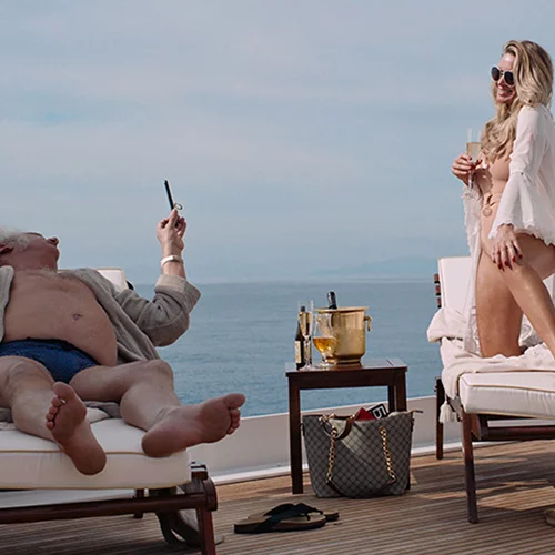 Ο Χρυσός Φοίνικας του φεστιβάλ Κανών στο "Τρίγωνο της Θλίψης" του Ρούμπεν Έστλουντ