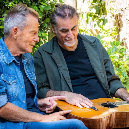 Ο Φίλιππος Πλιάτσικας και ο Βαγγέλης Γερμανός στη μουσική σκηνή "Σφίγγα"