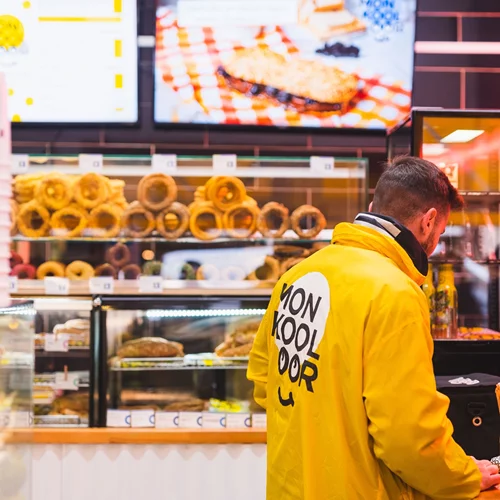 Τα "MON KOOLOOR" την Ημέρα των Ερωτευμένων μας περιμένουν με 1+1 Προσφορές