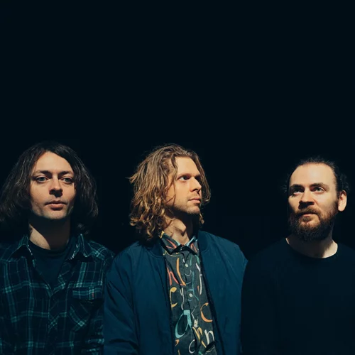 Στα μινιμαλιστικά τζαζ ηχοτοπία των Mammal Hands