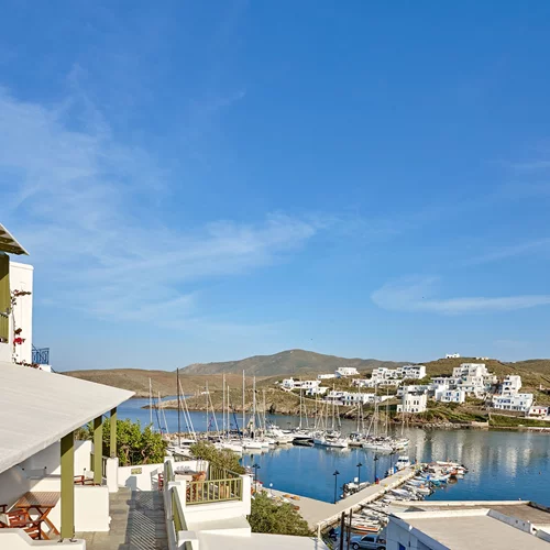 "Porto Klaras", Κύθνος: Γιορτάζουμε το Πάσχα με την ανεπιτήδευτη Κυκλαδική απλότητα που του ταιριάζει και άπλετη θέα στο Αιγαίο πέλαγος