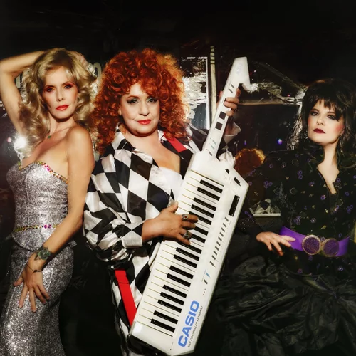 Παπούλια, Κοκκίδου, Τρύπη είναι οι "Εύθυμες κυράδες" του Δημοτικού Θεάτρου Πειραιά