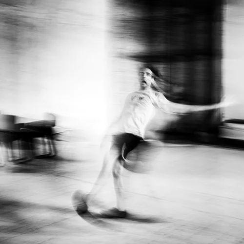 Έχει φώς η σκιά; Η Αλεξάνδρα Καζάζου απαντά στο Θησείον