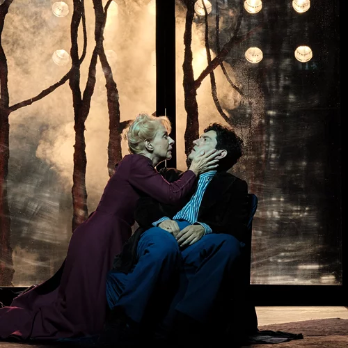 "Βρικόλακες": Ο Σταμάτης Φασουλής σκηνοθετεί το σπουδαίο έργο του Χένρικ Ίψεν