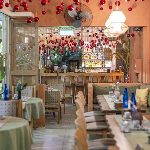 Video walkthrough: Η Ναταλία Δραγούμη απολαμβάνει εκλεκτές γεύσεις και κοκτέιλ στο "Azimouthio"