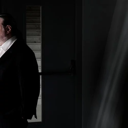 "…που γι’ Αλεξανδρινό γράφει Αλεξανδρινός": Ο Δημήτρης Παπαδημητρίου μελοποιεί Καβάφη