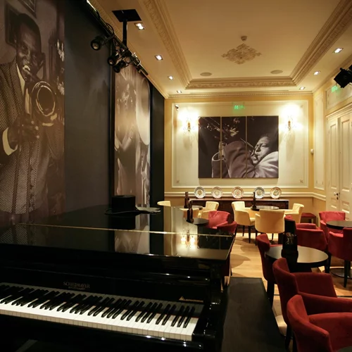 Το Αγγέλων Βήμα τιμά το κλασικό